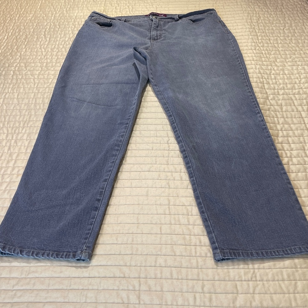 Gloria Vanderbilt WOMENS SIZE 18 FADED BLUE Jeans